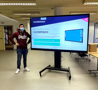 Clevertouch-86p-UXpro-action Livraison d'un Clevertouch 86 pouces UXpro